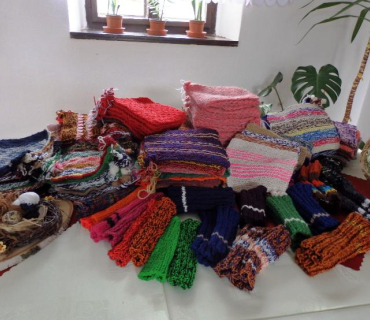Šikovné ruce - pletení pro Afriku 6. května 2015