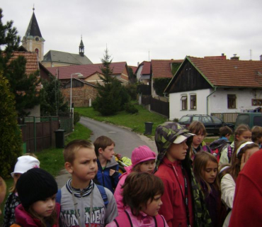 Výlet dětí z MZŠ Dymokury 18. října 2012 do Činěvse