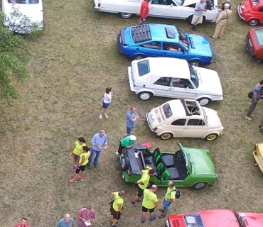 Setkání sběratelů historických vozidel - foto Martin Luks dron