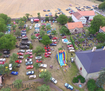 Setkání sběratelů historických vozidel - foto Martin Luks dron