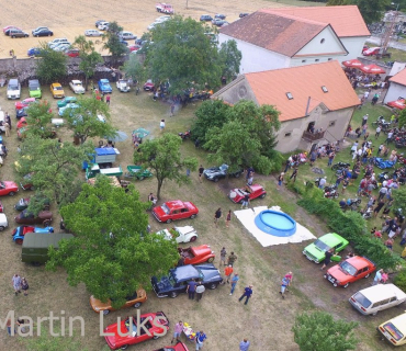 Setkání sběratelů historických vozidel - foto Martin Luks dron