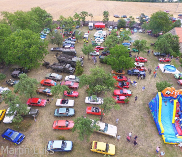 Setkání sběratelů historických vozidel - foto Martin Luks dron